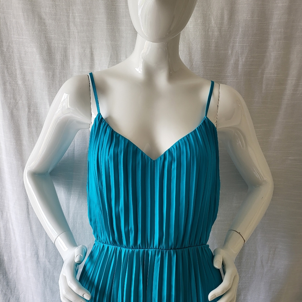 Dress - Picture 2 of 5